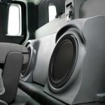 Bass amplifier and subwoofer